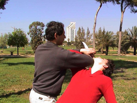 self defense לחימת יד ריקה נגד סכין